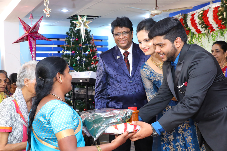 Grace Ministry, Bro Andrew Richard & family helped the poor and needy families on the occasion of New Year Eve by distributing Sarees, Grocery & Food in Mangalore. 